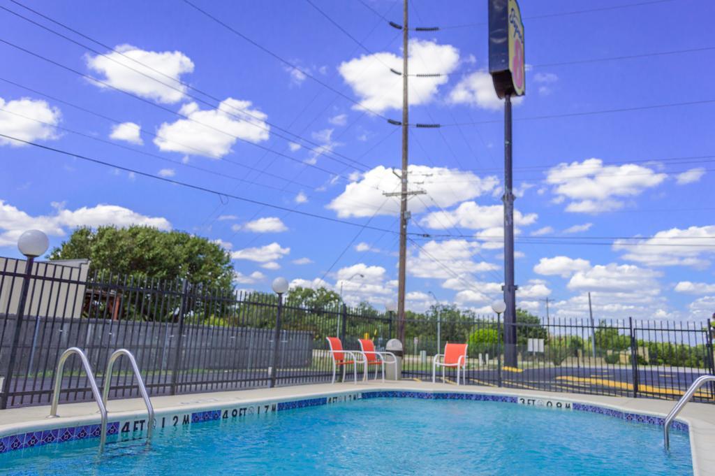 Super 8 By Wyndham Ardmore Exterior foto